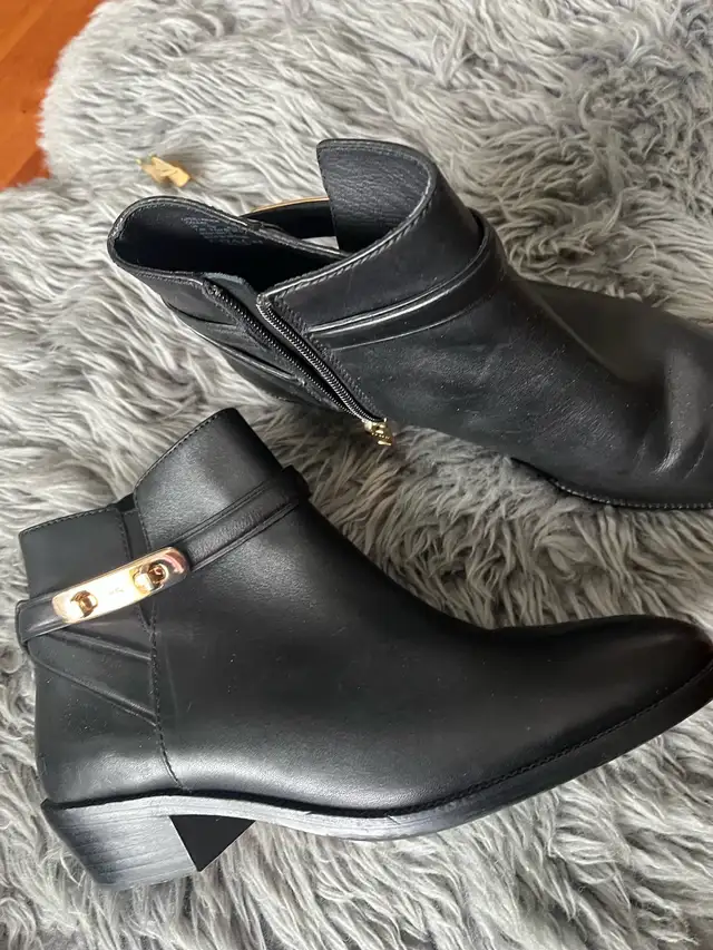 Women’s coach leather boots 7.5new in Women's - Shoes in London - Image 3