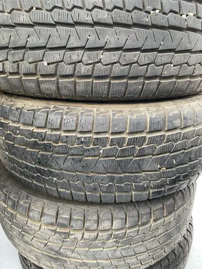 Yokohama Ice Guard. 225/60R17. 9/32 tread