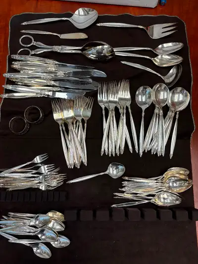 Beautiful vintage 1847 Rogers Bros silverplate flatware set. Includes a variety of pieces: * Dinner...
