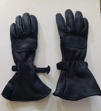 Lee Parks Motorcycle Gloves Gloves are in excellent condition as I didn’t ride much after purchasing...