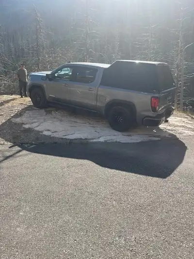 2019-2024 Chev/Gmc Ranch-Easton tall truck cap with sliding tinted windows, third brake light and in...
