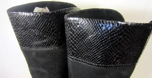 Women’s Bandolino Back Zippered Suede Boots in Women's - Shoes in City of Toronto - Image 3