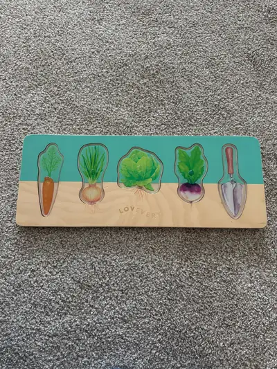 Like new lovevery puzzle toy