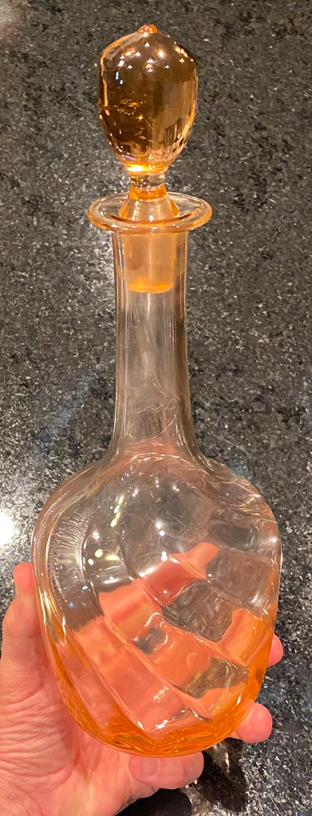 Vintage Pink Depression Glass Decanter in Arts & Collectibles in Chatham-Kent - Image 3