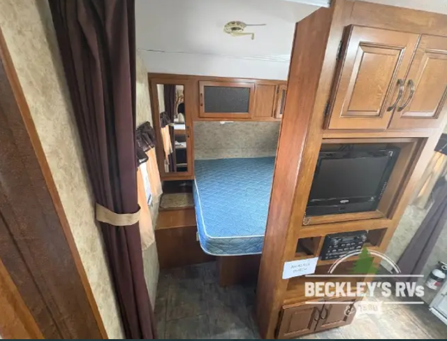 2012 Keystone Bullet 294bhs Travel Trailer in Travel Trailers & Campers in Ottawa - Image 5
