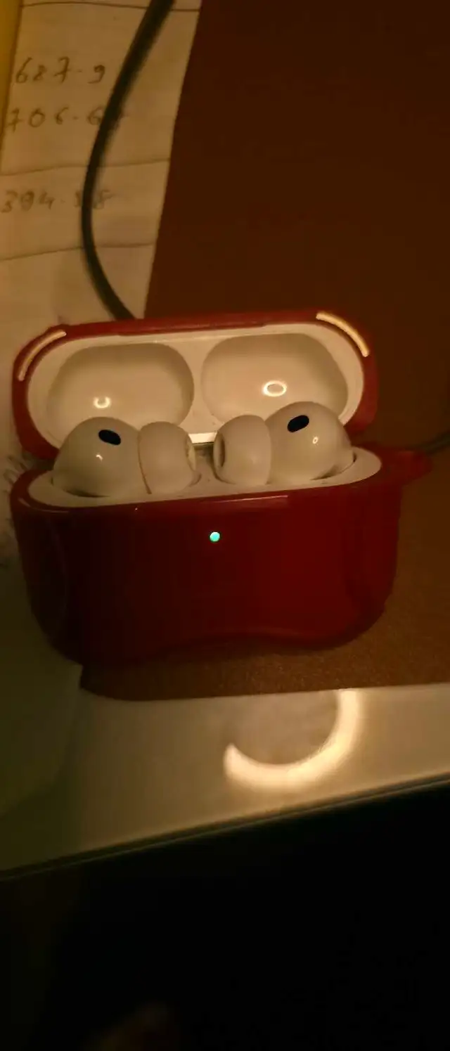 airpods pro 3 in Headphones in City of Toronto - Image 2
