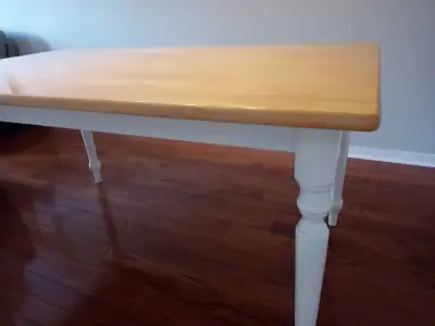 Table en bois massif avec 6 chaises, View more