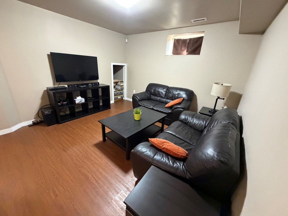 3 Bedroom Suite -  FURNISHED, UTILITIES INCL. Internet Incl. 4