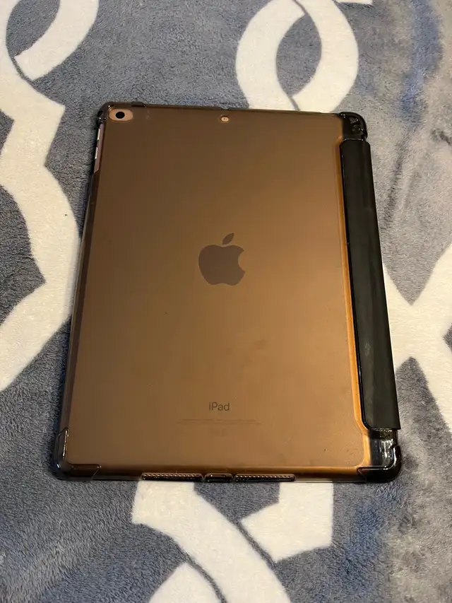 iPad 6th generation - for parts in iPads & Tablets in Oakville / Halton Region - Image 8