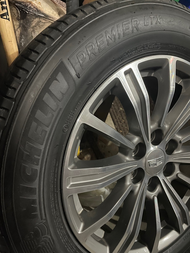 Barely used 2019 Cadillac XT5 rims and tires in Cars & Trucks in Mississauga / Peel Region - Image 2