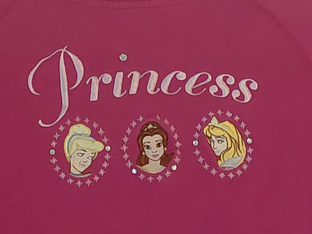 Disney princess size 6X kids sweater Great shape$5 in Kids & Youth in Calgary