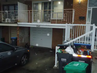 4 bedrooms & 2 washrooms available for rent in Upper Level!!!
