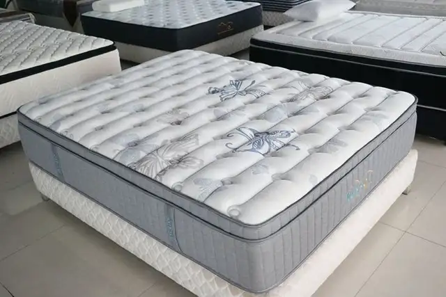 Cadre de lit à vendre (simple, double, queen, king) in Beds & Mattresses in City of Montréal - Image 2