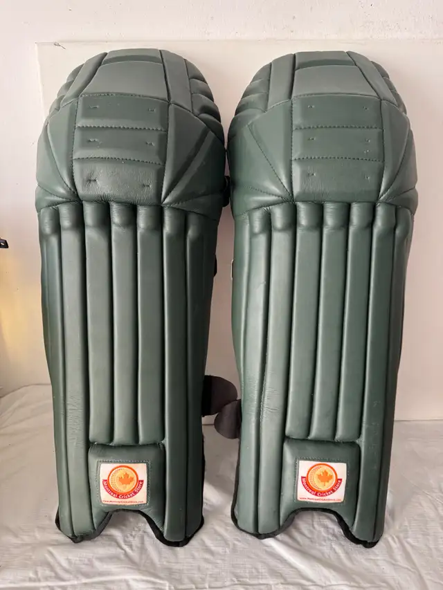 ADULT 1 PAIR  CRICKET BATTING PADS in Other in City of Montréal - Image 2