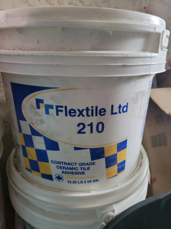 Tile glue in Floors & Walls in Mississauga / Peel Region