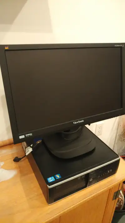 PC with preloaded retro games + 22" monitor. Retroarch and latest MAMEUI 270 are included. Works wit...