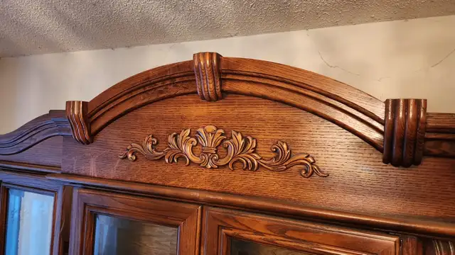 Antique Buffet and Hutch in Hutches & Display Cabinets in City of Toronto - Image 7