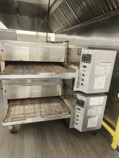 Hi, I would Like to sell this Pizza machine. It works well and still in good condition.