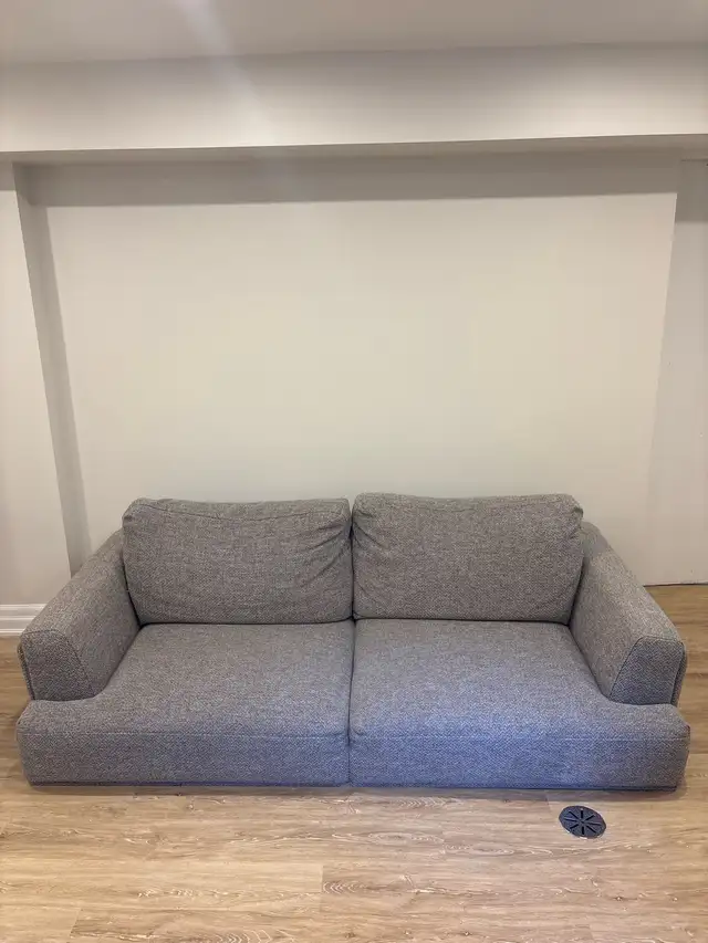 Structube Sofa in Couches & Futons in City of Toronto - Image 4