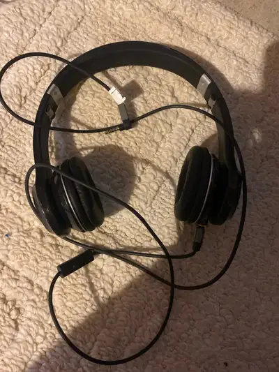Has a mic on the cord
