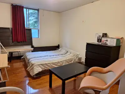 Furnished 1 bedroom for rent in a 3 bedroom condo unit. Near to Centennial College, Strip Mall, Groc...