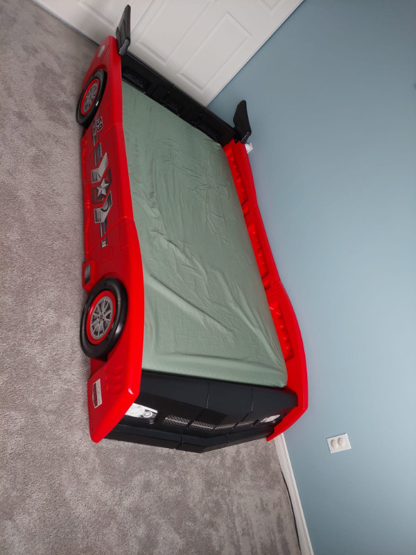 Toddler/Twin Race Car Bed in Beds & Mattresses in Oshawa / Durham Region - Image 2