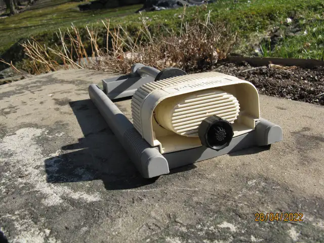 Arrosoir a Pelouse in Plants, Fertilizer & Soil in Granby - Image 3