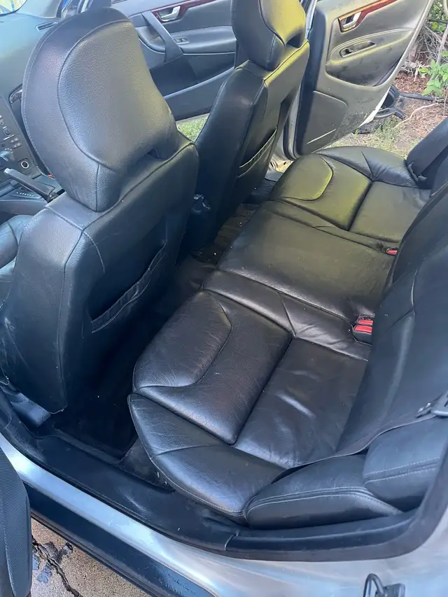 04 Volvo V70 573776085784340485