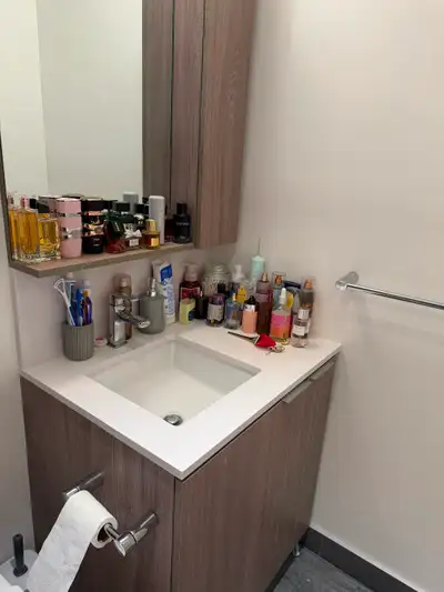 Stunning 26th Floor Master Bedroom + Ensuite @ Yonge & Eglinton (223 Redpath Ave) Price: $1,400/mont...