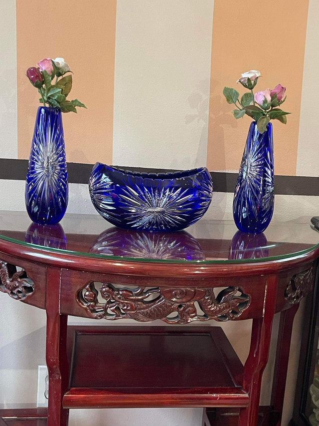 Vintage high quality Germany Crystal vases & centrepiece Blue Co in Home Décor & Accents in Ottawa