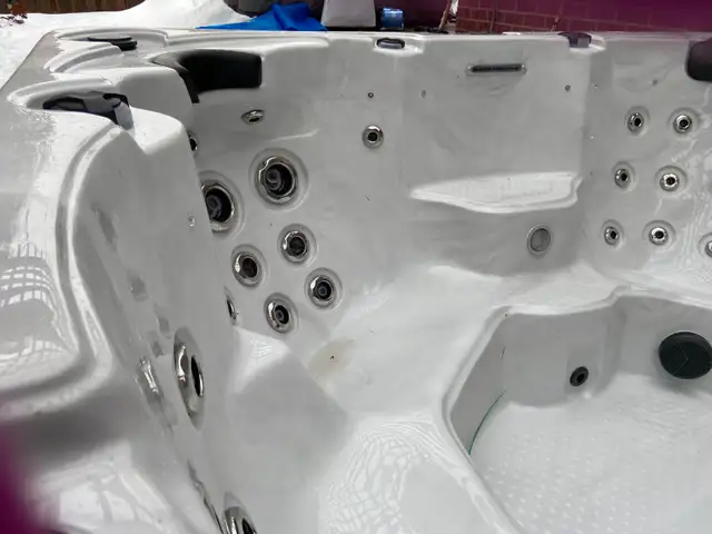 Door Crasher Sale! New 8 Seater Spas - 56 Jets- Free Delivery OT in Hot Tubs & Pools in Ottawa - Image 6