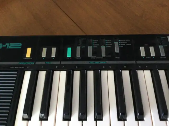 CLAVIER YAMAHA in Pianos & Keyboards in Laval / North Shore - Image 4