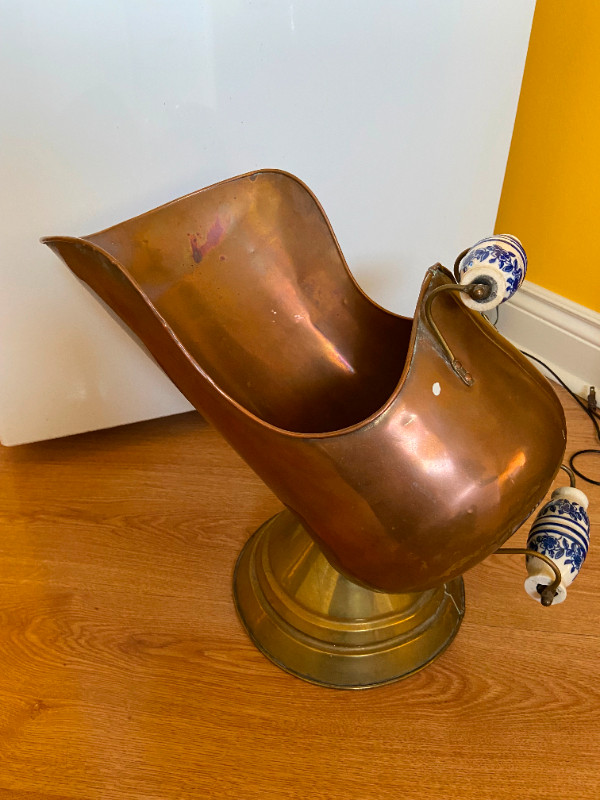 Vintage Dutch Copperware Large Copper Brass Helmet Coal Scuttle in Arts & Collectibles in Oshawa / Durham Region - Image 3