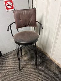 BAR STOOL **Swivel metal bar stool
