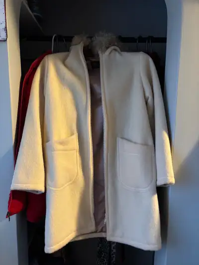 Women’s Cream Coloured Wool coat with fur trim around the hood $50 obo
