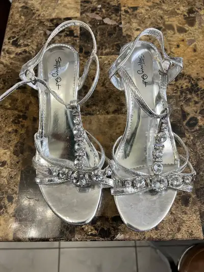 women shose saize 7 like new just 3 hours used, View more