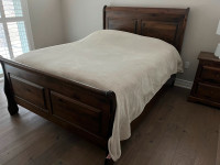 Excellent Condition Solid Wood Bedroom Set