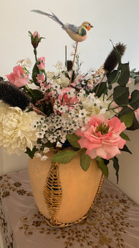 Artificial flowers arrangement 