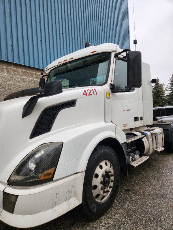 2013 VOLVO in Heavy Trucks in Mississauga / Peel Region - Image 2
