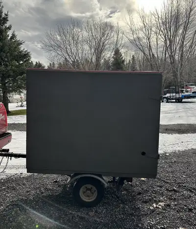 Trailer size: 4x5 inside Interior sprayed with insulation foam Metal roof Works great reason for sel...