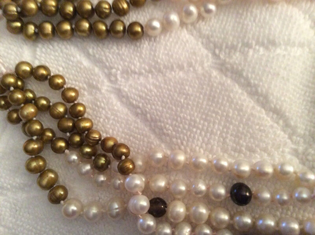4 strands genuine freshwater pearl necklace 22” in Jewellery & Watches in Kingston - Image 3