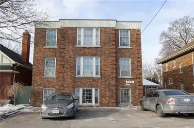 2 bedrooms for lease at Rossland