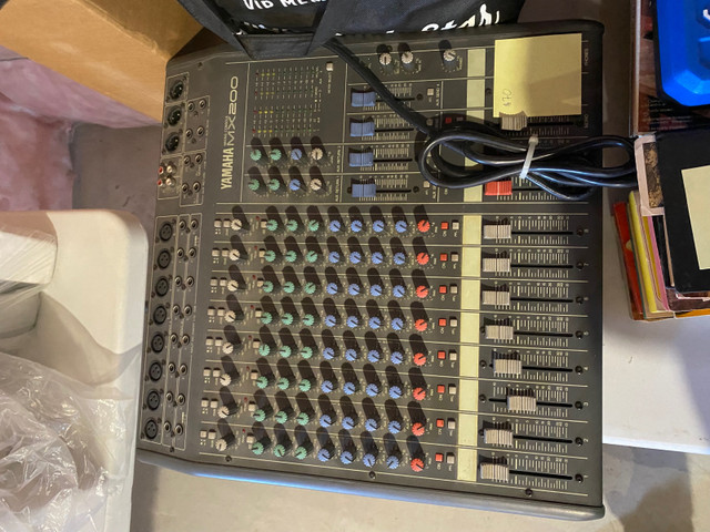 YAMAHA MX-200 Mixing console in Pro Audio & Recording Equipment in Kawartha Lakes