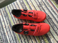 SPEED Cycling Shoes. Size US 5 ( Size 36).  New.