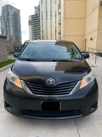 2014 Toyota Sienna LE