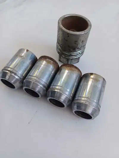 Used lock set - 4 of them with lock nut key. Size and thread are 12 x 1.5 (12x1.5) Regular McGard se...