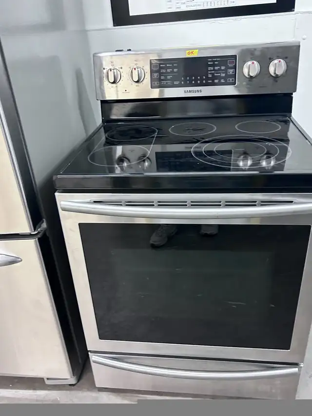 Frigidaire and stove perfect condition very nice in Stoves, Ovens & Ranges in City of Montréal - Image 5