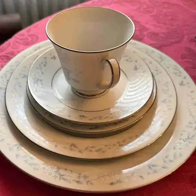 20-Pc Noritake "Carolyn" Fine China Set for 4 , View more