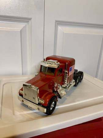 Vintage ERTL Dyersville IOWA Diecast in Arts & Collectibles in Burnaby/New Westminster - Image 4