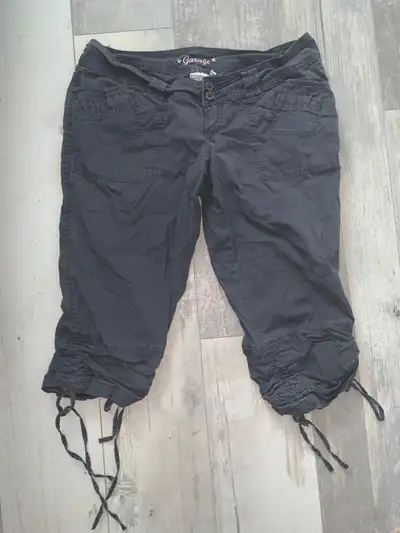 Women’s Garage Capris-size 9, View more